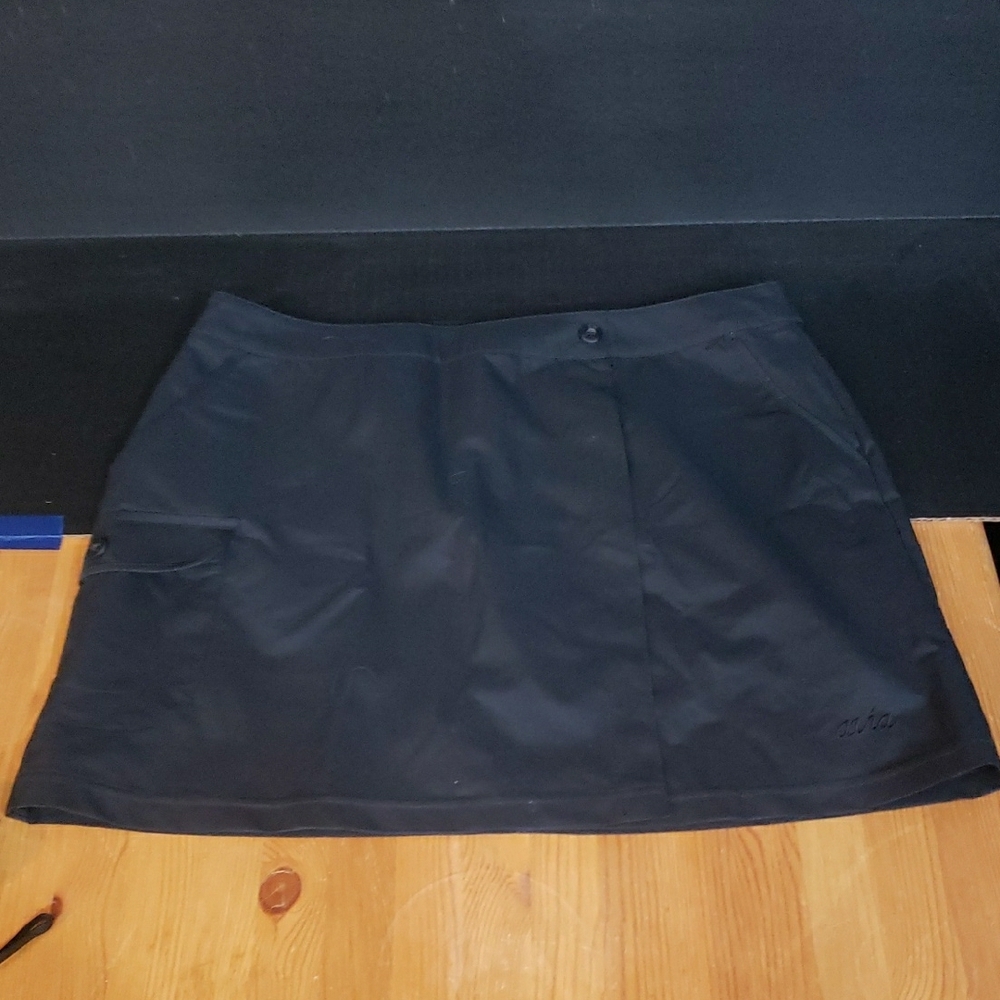 Avia Active Black Skort With Side Pocket. Size M.